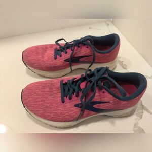 Brooks women's Pink/Beetroot/Majolica Launch 7’s running lightweight sneakers 8